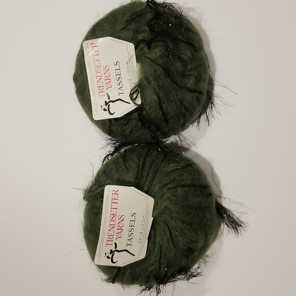 Mohair textured tasseled yarn / 16% wool - 2 balls